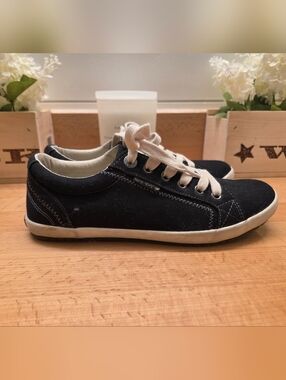Taos Star Classic Low-profile Canvas Sneaker Black/White Womens Size 7